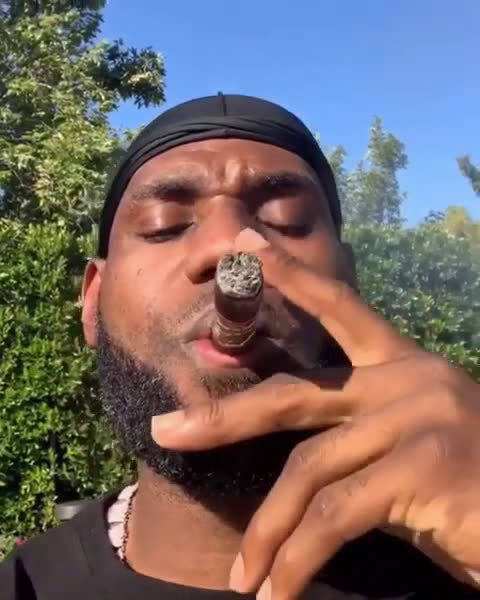 nba巨星抽烟照:乔丹霸气,科比老练,看到杜兰特忍不住笑了!