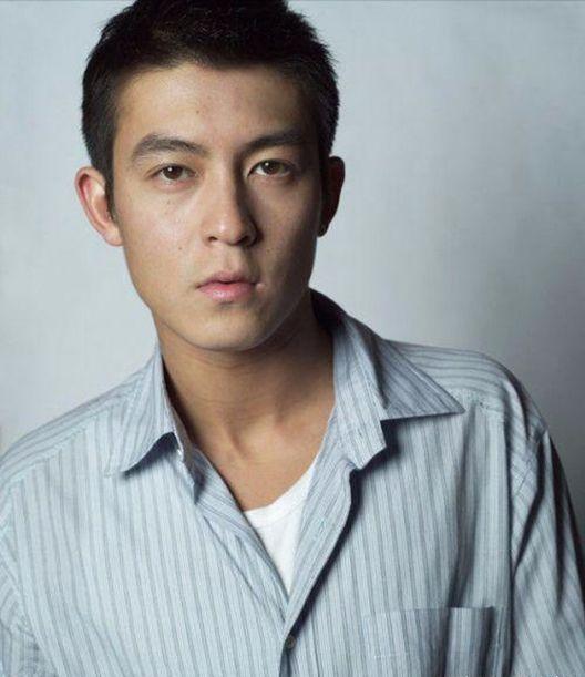 陈冠希素颜时尚大片寸头造型少年感爆棚重回精致男神行列