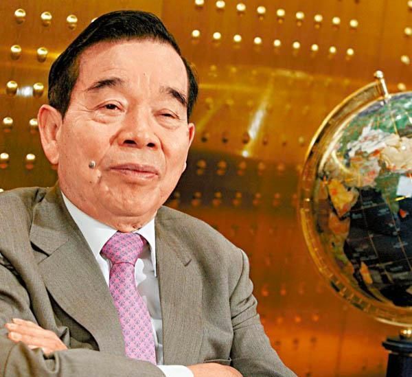 郑裕彤的孙女可以算作富三代.