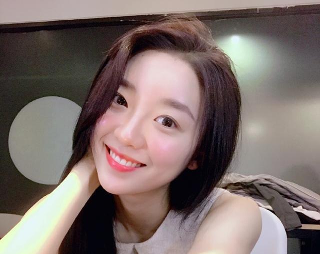 《三十而已》中的美女,23岁参加选秀出道,如今25岁演小三被骂惨