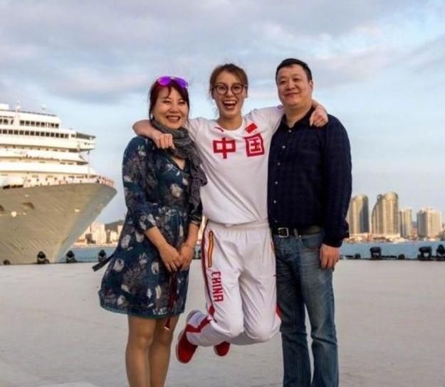 有种惊艳叫傅园慧摘掉眼镜和整牙后变得格外美丽