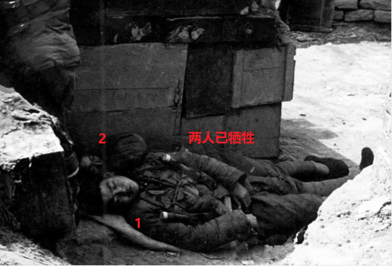抗战记者冒死拍下3名中国兵站岗图,其实画面中已有2人牺牲!