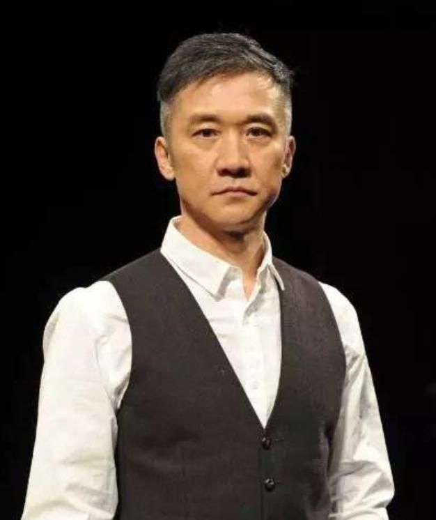 他被老婆捧了13年,成名后却另寻新欢,现前妻嫁入豪门他仍单身