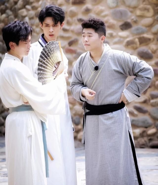 德云社录制团综相声演员的新造型引人注目