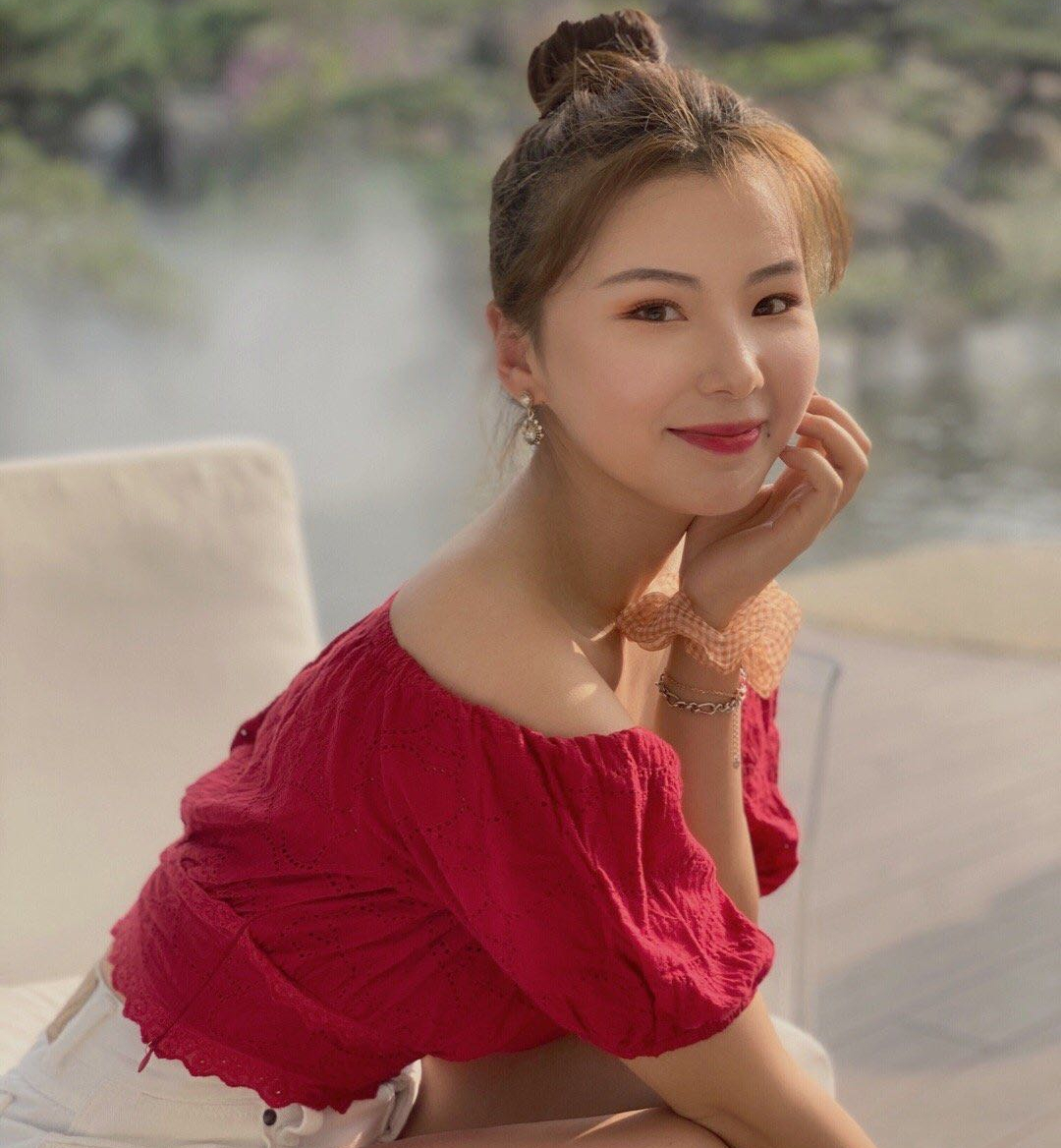 28岁奥运冠军何可欣,退役身体二次发育,近照美出新高度