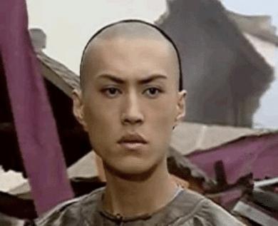 让观众印象比较深刻的就是是在少年大钦差中扮演的太监一角