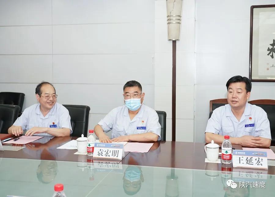 董事长袁宏明,保利国际(保利科技)党委书记,总经理王兴晔的见证下