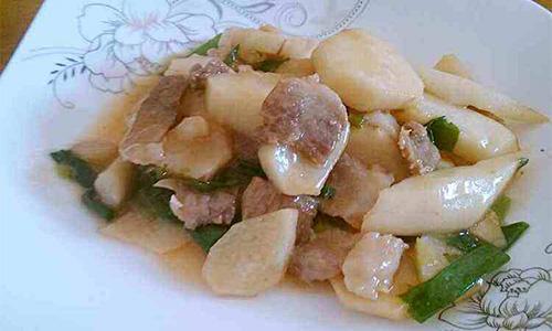 山药炒肉片是一道美味可口的鲁菜名菜肉片滑嫩爽口做法简单