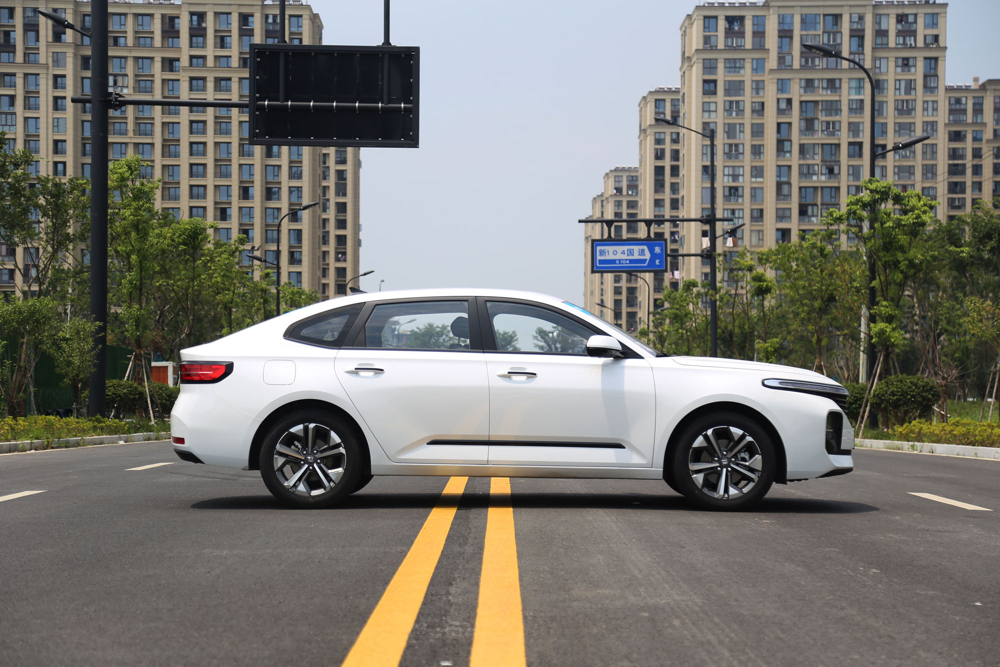 不走寻常路的家轿抢先试驾新宝骏rc5