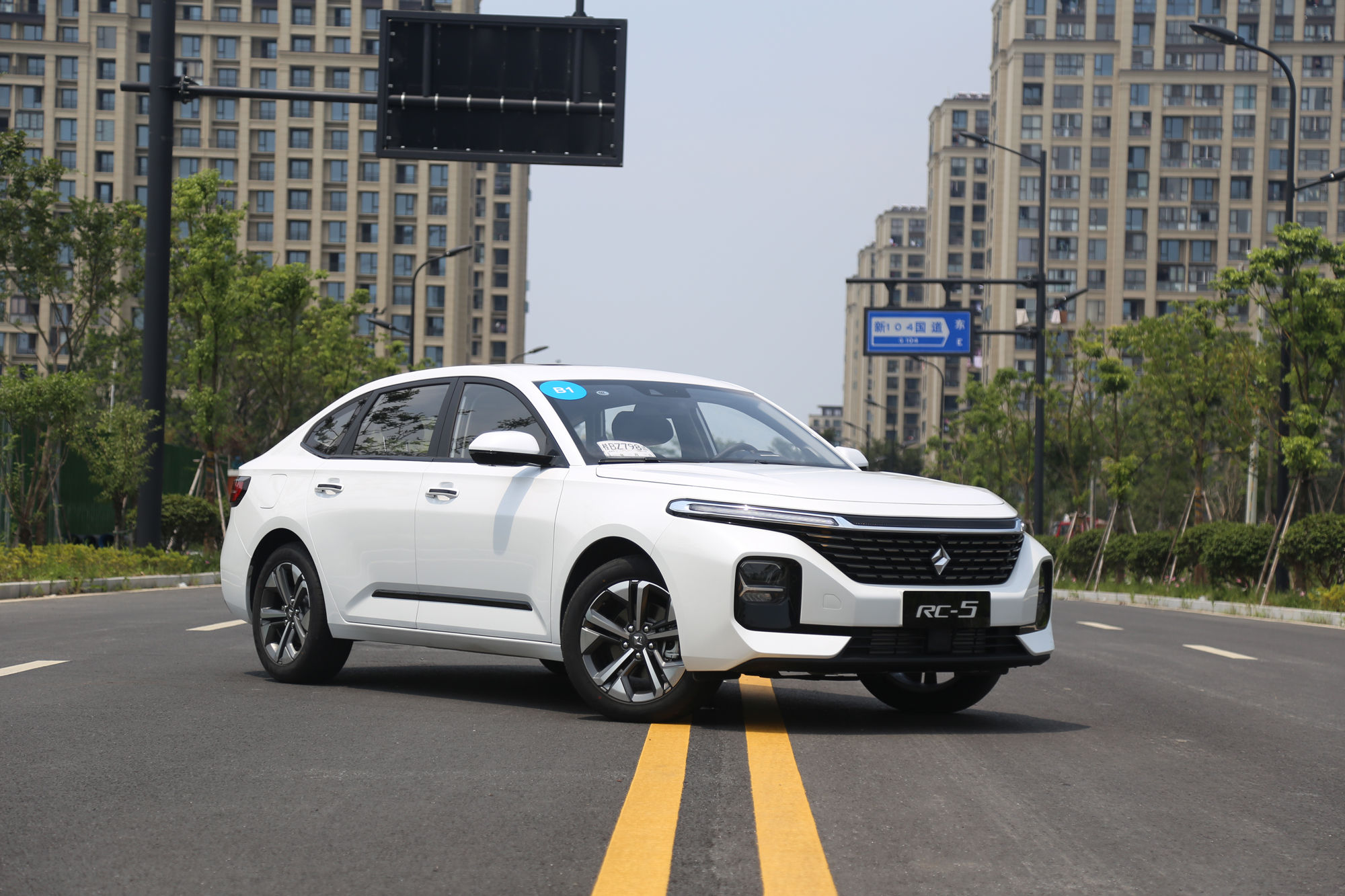 不走寻常路的家轿抢先试驾新宝骏rc5