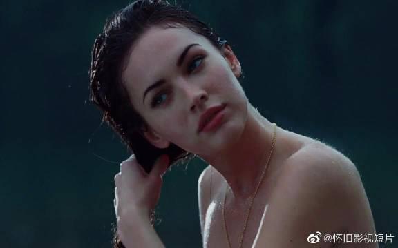 梅根成名之作《詹妮弗的肉体》:女孩的友谊像小船一碰即翻