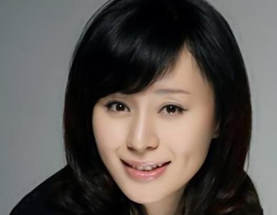 出道22年零绯闻是千金小姐却为爱裸婚今与老公恩爱携手走24年