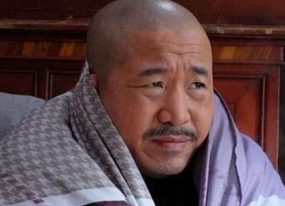 王小利退出群聊后首度亮相与亲连襟同台唱戏这是要单飞