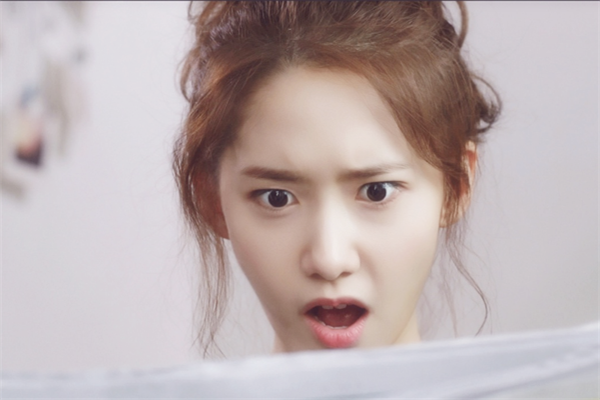 盘点娱乐圈拥有巴掌小脸的女星,赵丽颖在榜,而她五官最精致