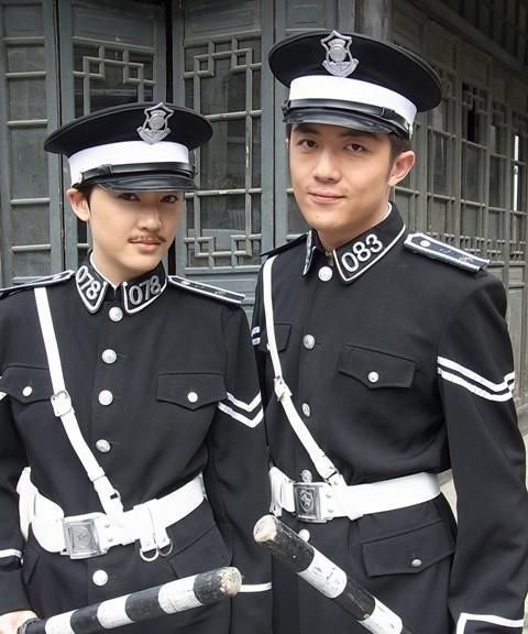 泽锋,经历过不少戏火人不火的事情,他和黄晓明,应采儿主演的《鹿鼎记