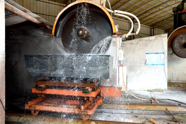 方金枝:把张家界的石头赋予了生命和灵性