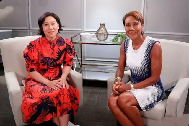 不愧是脸书老板娘普莉希拉一身中国风自信的样子太美了