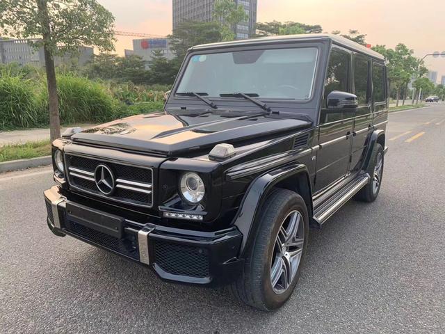 这辆奔驰g500售价31万,"铁箱子"造型霸气逼人,爬坡能力超强