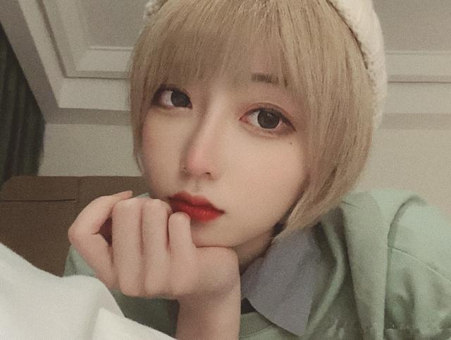 刘思瑶王奕萌被黑,一名女网管突然爆火,视频播放量高达10亿