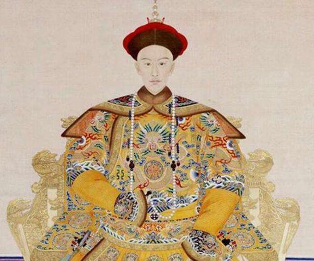 姑侄二人一同参加选秀,姑姑封嫔,历经四朝,侄女封后,两年即亡