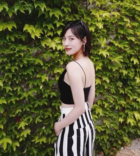 不是很熟悉,大家对她印象深刻的应该是在《青年医生》,她饰演的邹倚梦