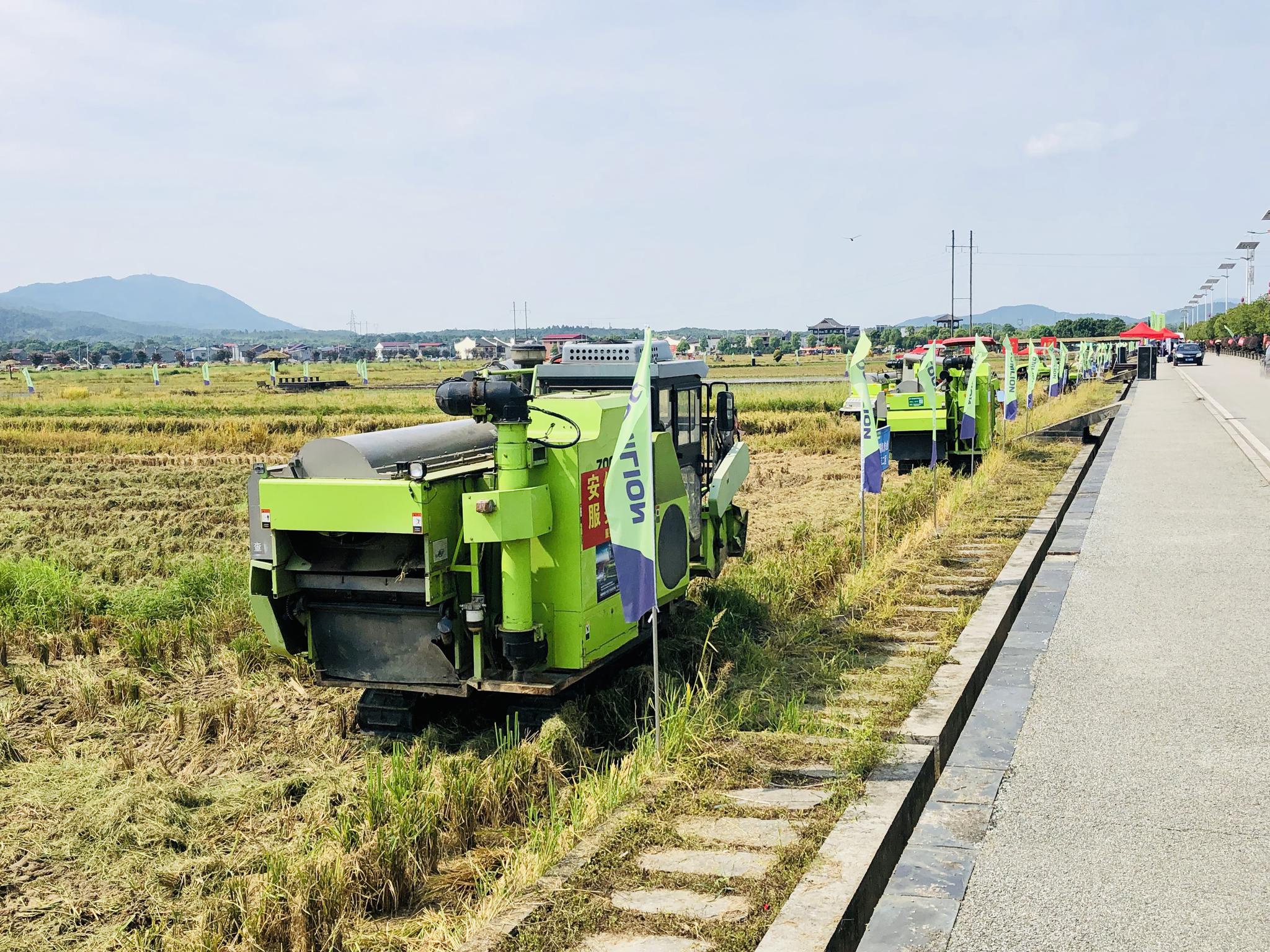湖南省水稻生产全程机械化技术推广田间日活动在安仁县举行