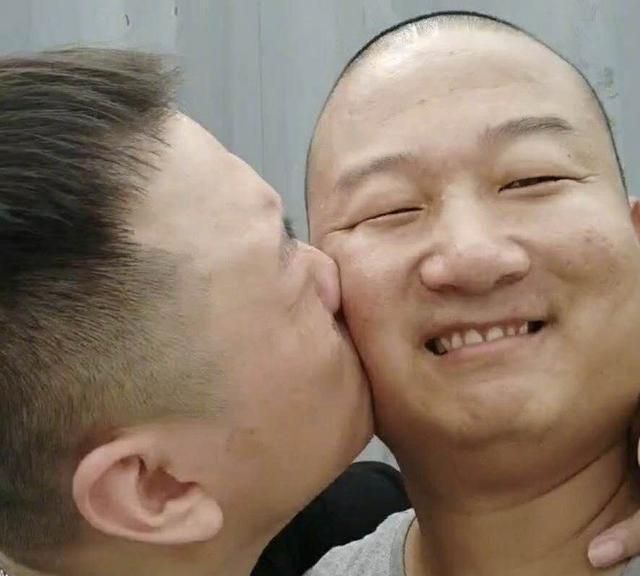 药水哥实力晋级,全程都是高能,凭借炸裂发挥征服导师吴亦凡