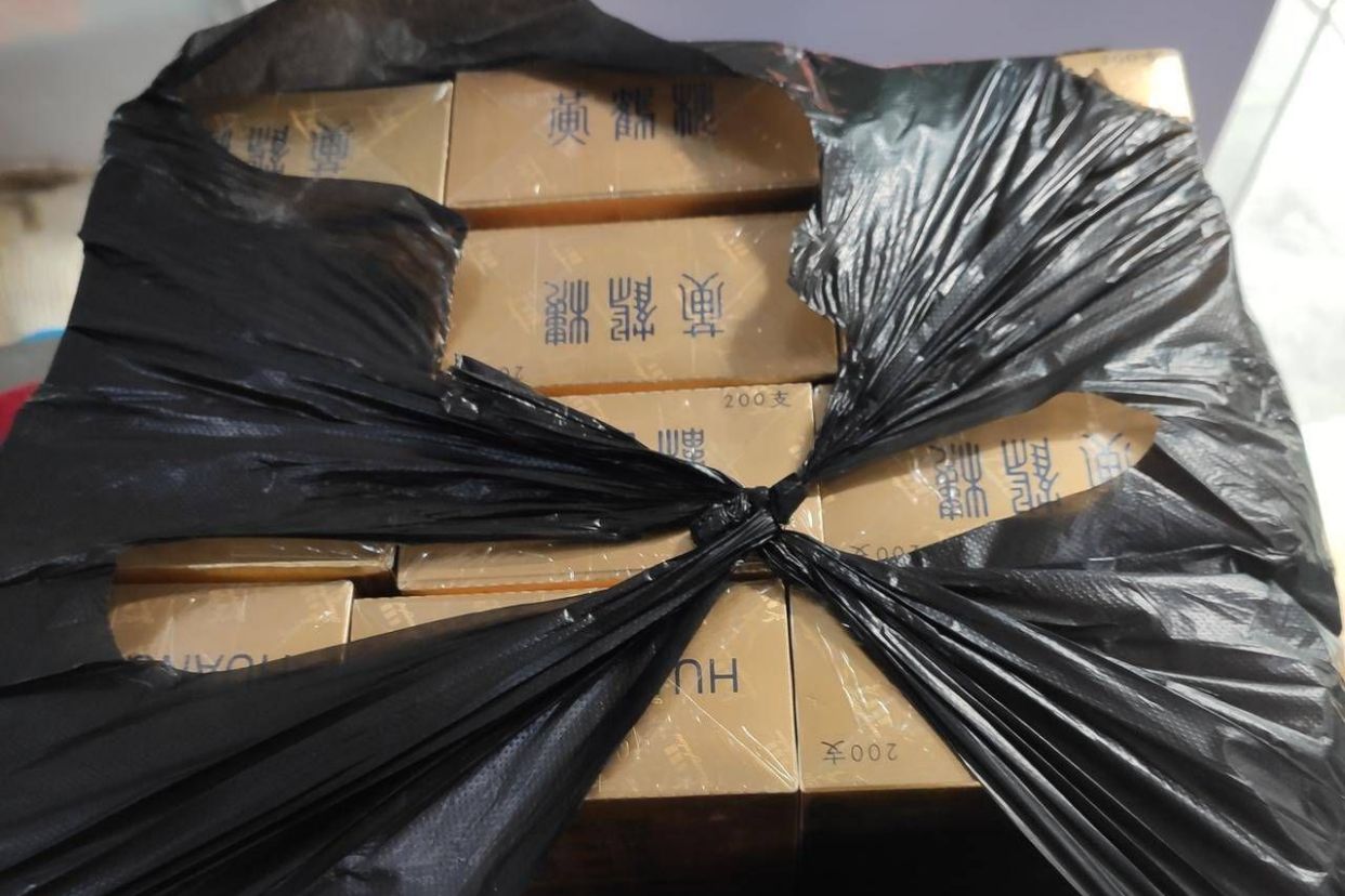 粗心乘客丢失15条香烟,武汉司机拾"烟"不昧,如数奉还