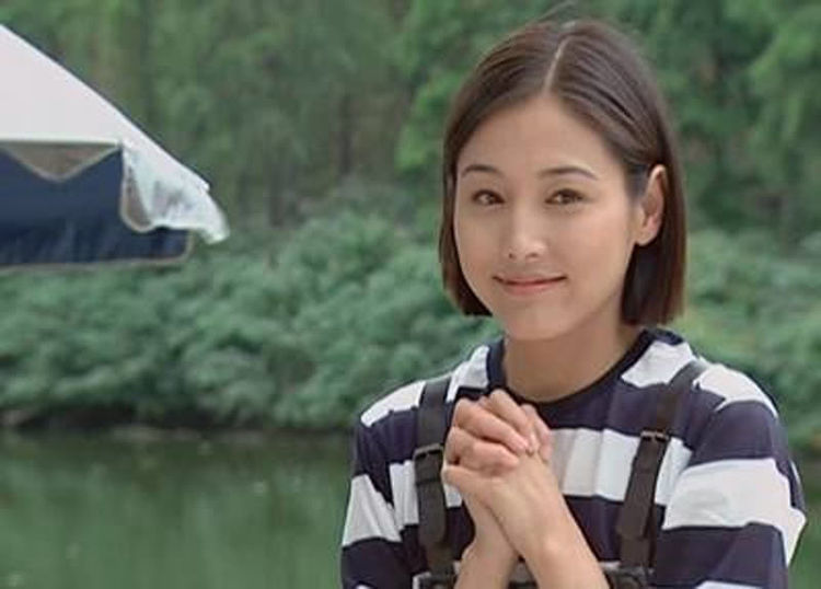 她出道27年不温不火,和经纪人结婚,如今49岁生活幸福