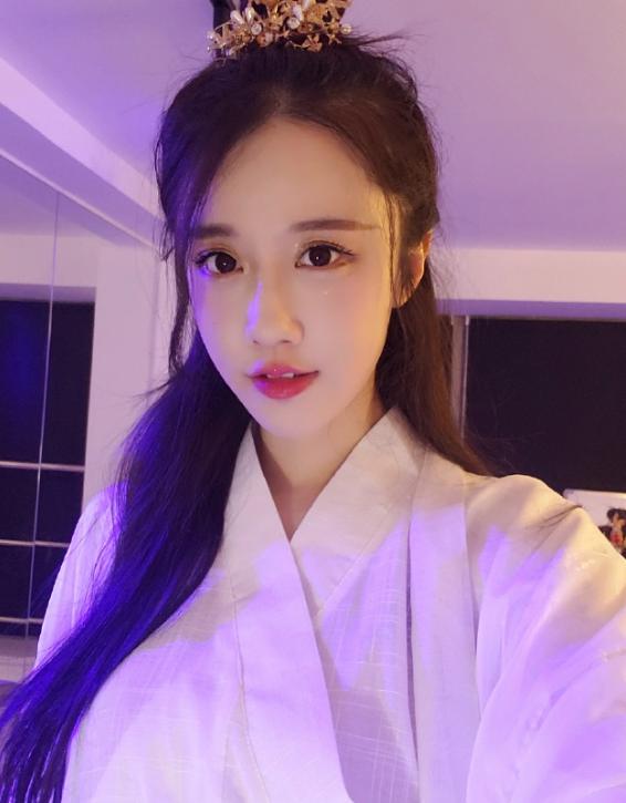 轩子巨2兔首次尝试男装,颜值依然无解