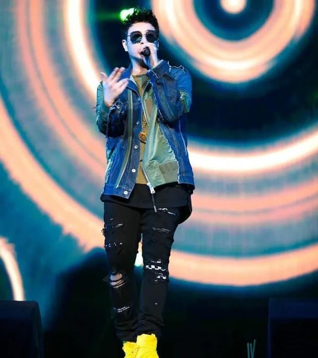 潘玮柏原来还是位潮鞋圈大佬,近期上脚爆款球鞋,每双我都想要