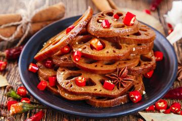 夏季高温天是凉拌菜的天下分享麻辣凉拌卤藕片下酒下饭好物