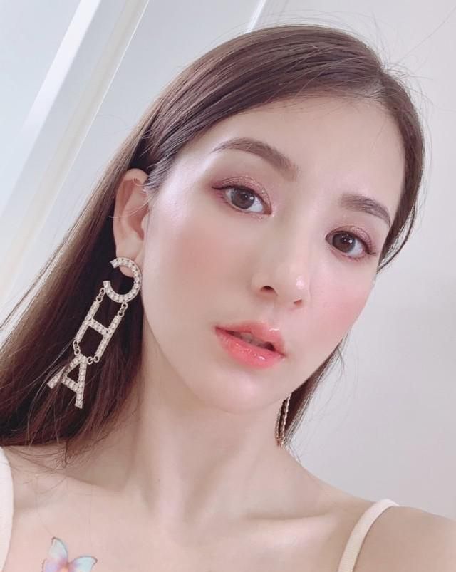 方媛懒理风波大晒生活照,五谷杂粮做早餐接地气,一个耳钉戴5年