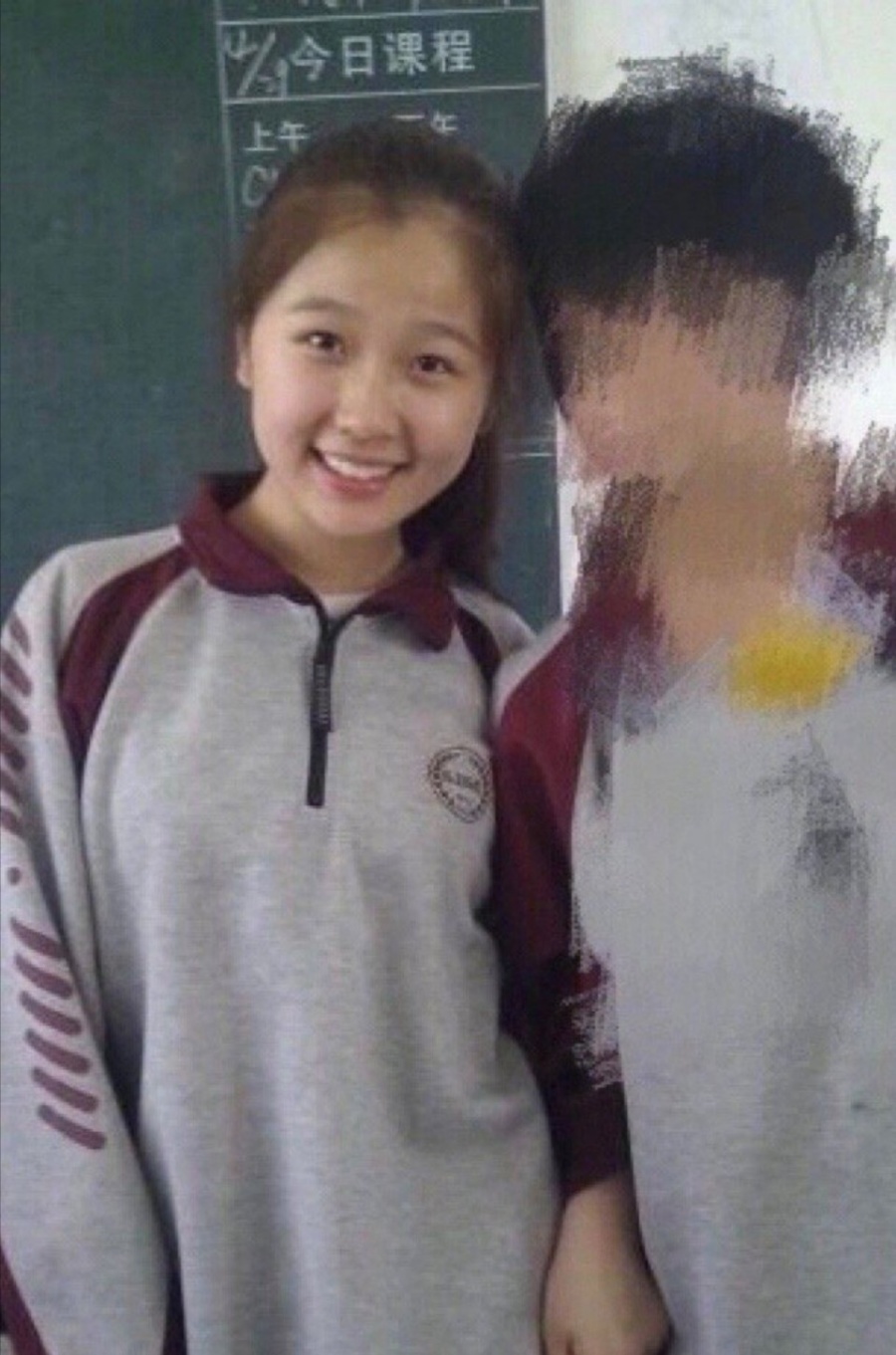 虞书欣学生时期旧照上热搜可爱甜笑被夸赞回应小时候太胖啦