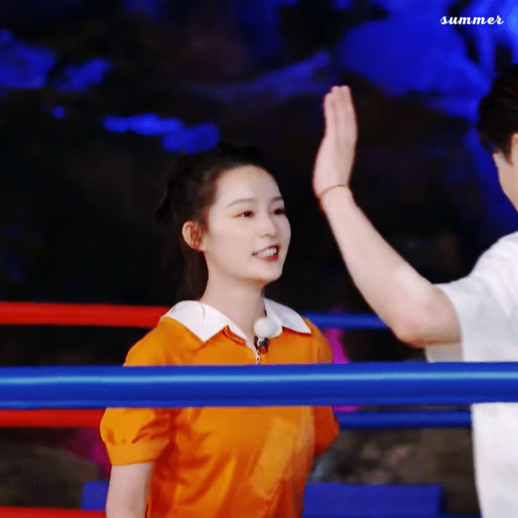 李沁王嘉尔被曝秘密谈恋爱!两人举止亲密,男帅女美甜蜜配一脸