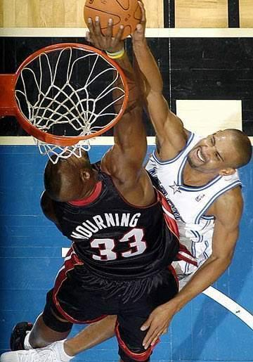 莫宁的疾病曾一度让他远离赛场,他在乔丹的阴影下生存,并维护自己的