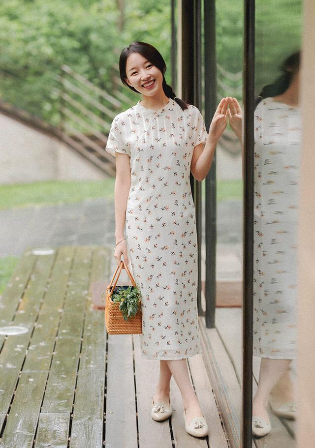 复古文艺的平底鞋也很有腔调,走起路来也更加舒适.