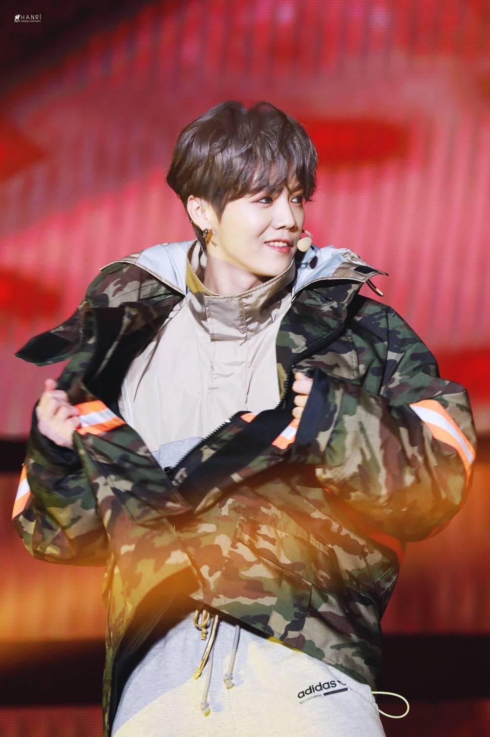 想念舞台上那个永远闪闪发光的鹿晗