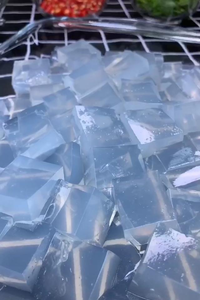 富含胶原蛋白,易吸收,集多种营养于一体,新鲜美食鱼鳞冻