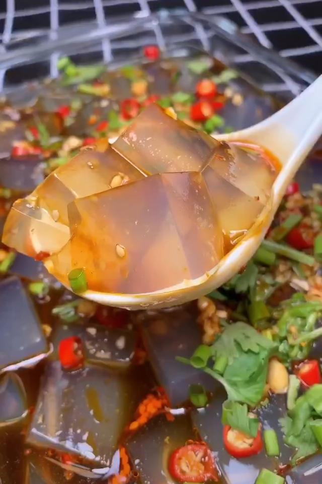 富含胶原蛋白,易吸收,集多种营养于一体,新鲜美食鱼鳞冻