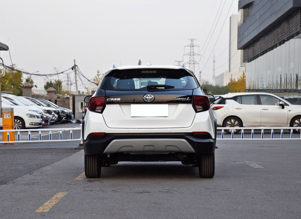 8万出头的丰田致炫x全系标配esp油耗3毛多适合日常代步