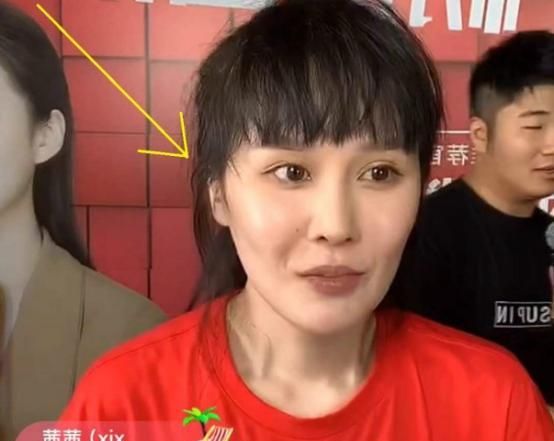 赵本山女儿球球直播时关掉美颜秒变"赵本山",脸型太像父亲了!