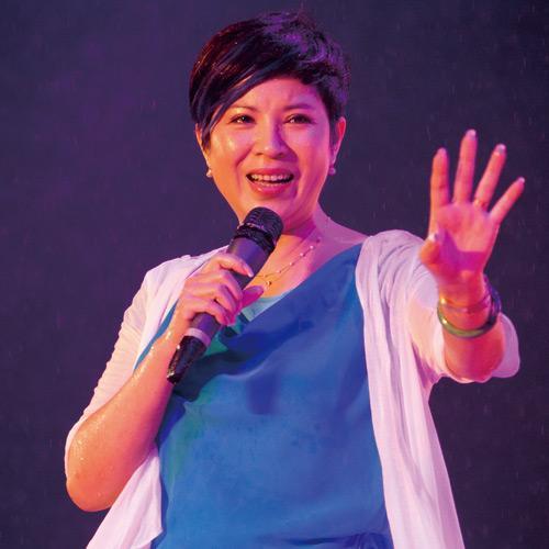 她是红极一时的歌后曾9登春晚离婚后被洋男友骗财骗色太坎坷