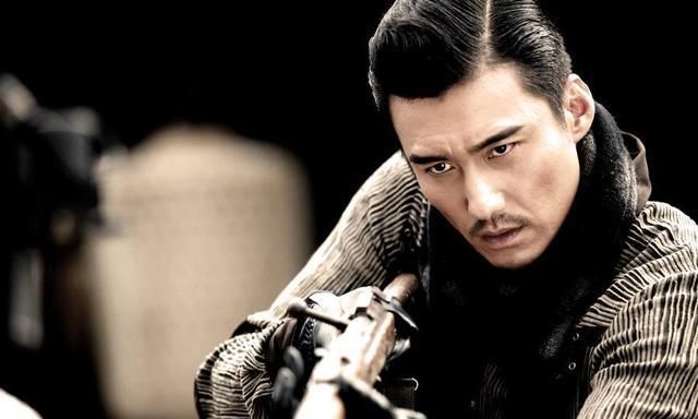 因长得太帅 被英国富婆看上 如今49岁成这样|胡兵|男模|包海青_新浪