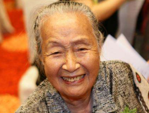 正文       最后一位名叫黄素影,大家对这个演员已经不太熟悉了.