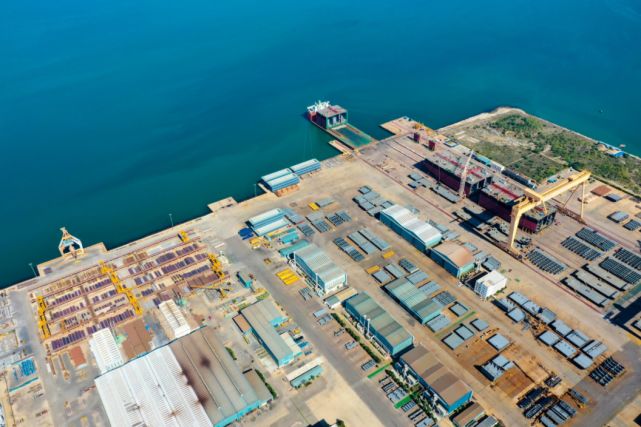 大宇造船厂为韩国立下大功航母具有特殊性,但就普通船只而言,其吨位