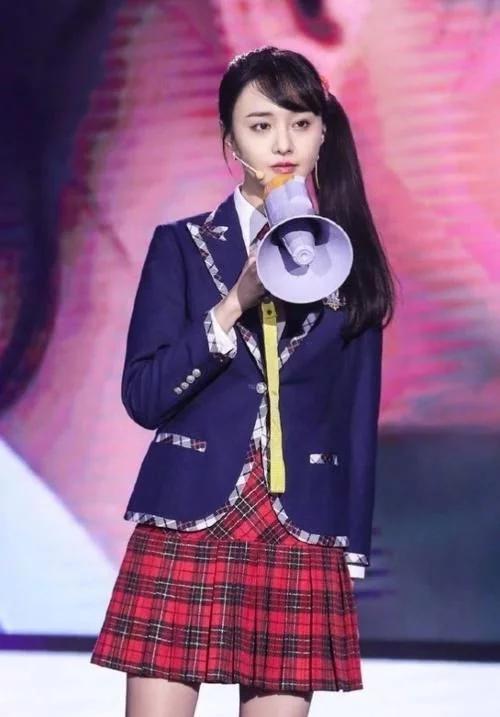 郑爽又"变"楚雨荨,如今流行的"半腿袜",是10年前她玩剩下|郑爽|校服