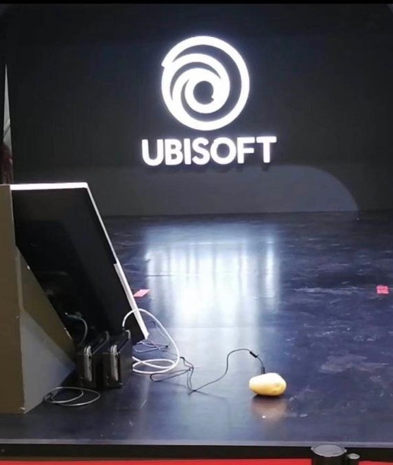 cj现场最强黑科技,育碧展示生物服务器,从此告别断网烦恼?|黑科技|育