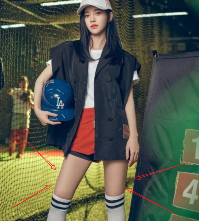 鞠婧祎拍时尚大片,运动装显身高,我却被她的腿吸引了