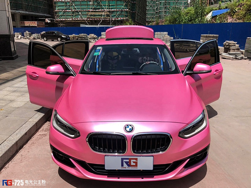 宝马1系车身改色电光公主粉rg瑞集改色膜广东韶关加盟店出品